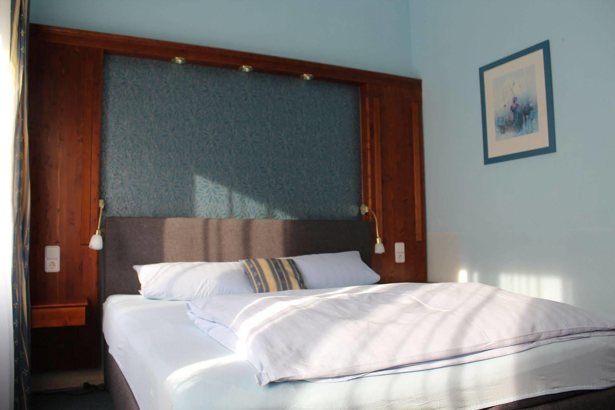 Am Roonplatz Hotel 2*